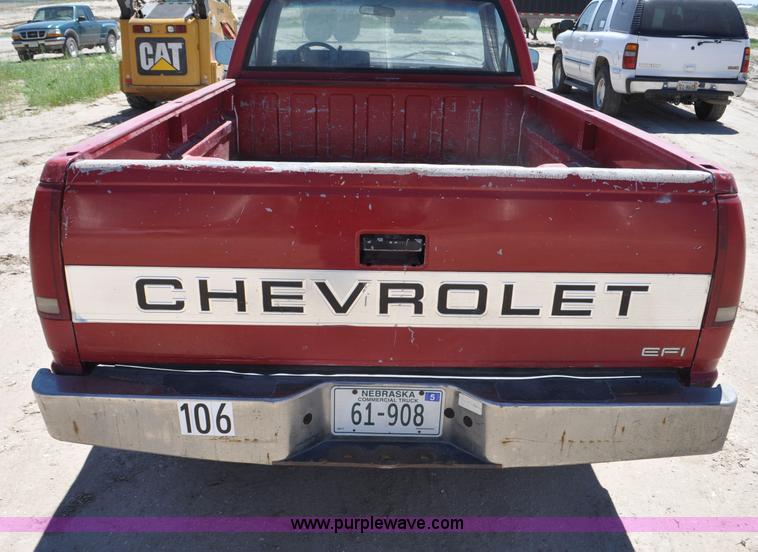 image for item G6490 1989 Chevrolet 1500 pickup truck