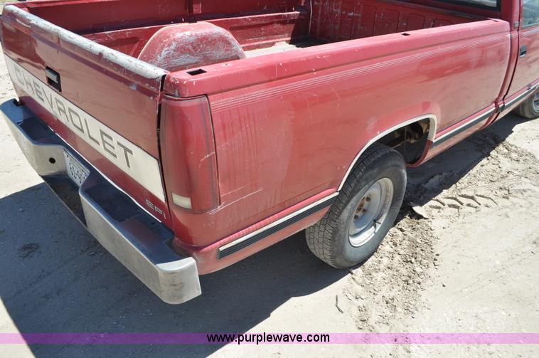 image for item G6490 1989 Chevrolet 1500 pickup truck