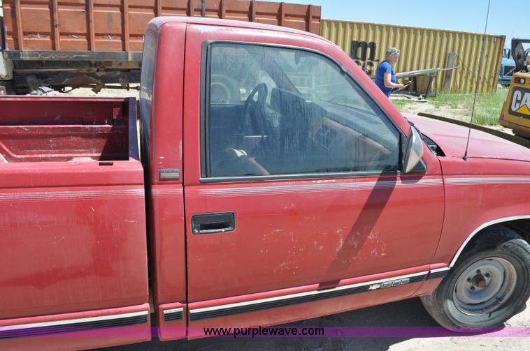 image for item G6490 1989 Chevrolet 1500 pickup truck