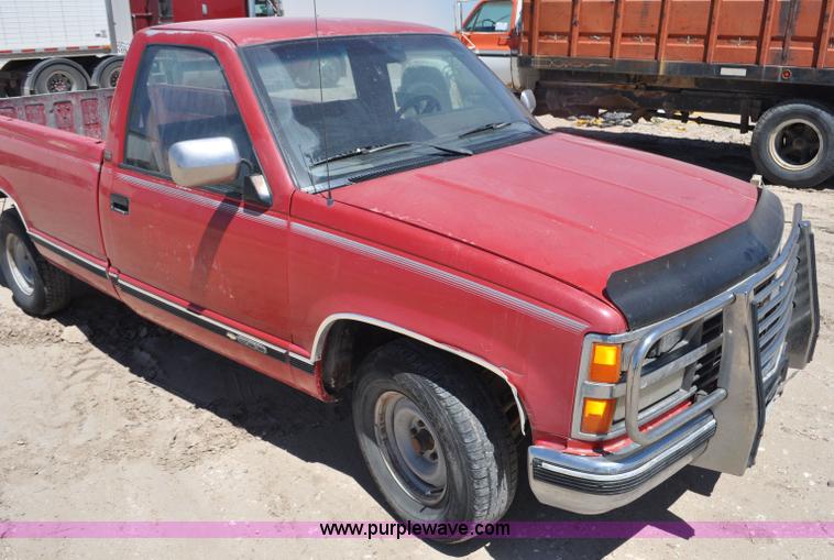 image for item G6490 1989 Chevrolet 1500 pickup truck