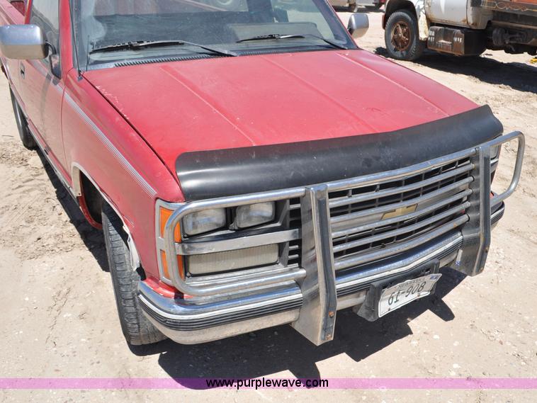 image for item G6490 1989 Chevrolet 1500 pickup truck