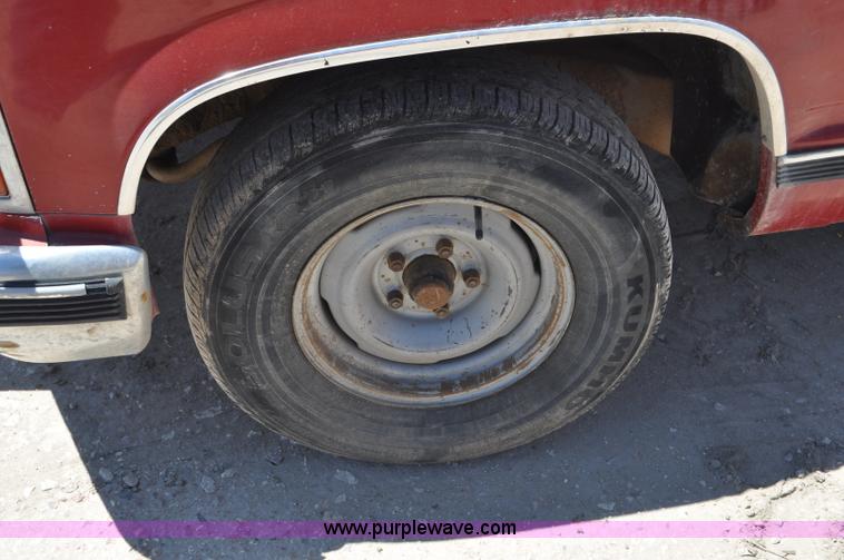 image for item G6490 1989 Chevrolet 1500 pickup truck