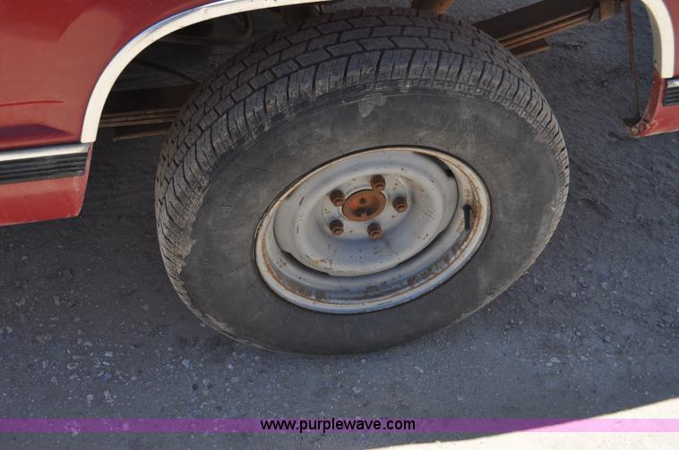 image for item G6490 1989 Chevrolet 1500 pickup truck