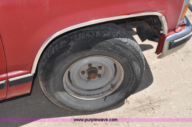 image for item G6490 1989 Chevrolet 1500 pickup truck