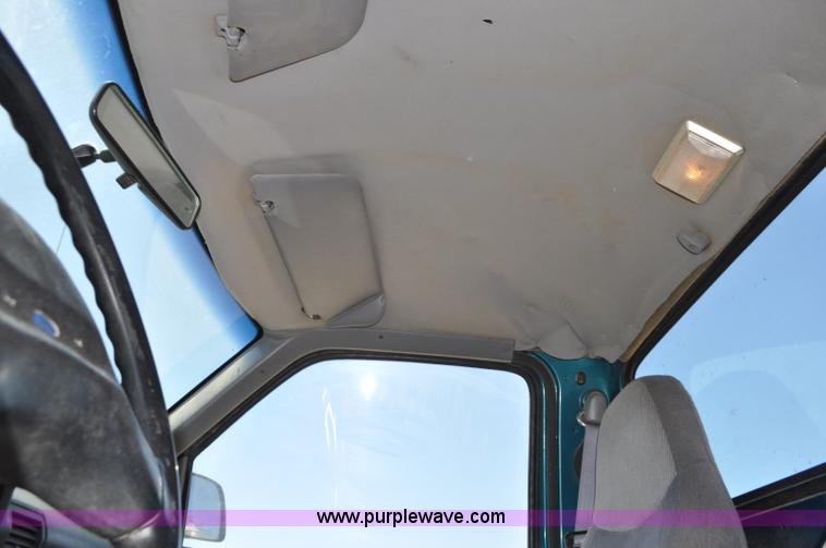 image for item G6491 1994 Ford Ranger XL pickup truck