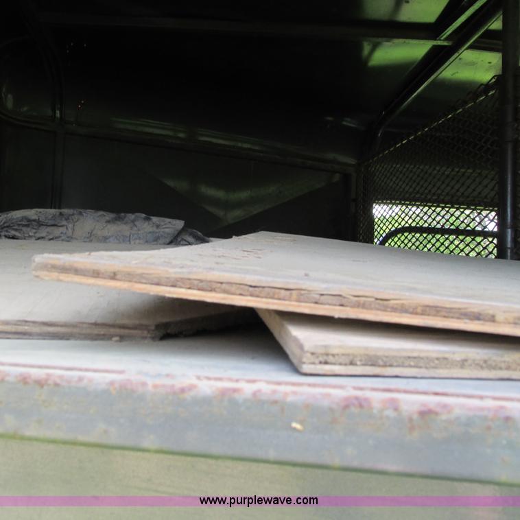 image for item G9299 2001 Coose gooseneck livestock trailer