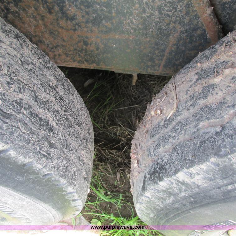 image for item G9299 2001 Coose gooseneck livestock trailer