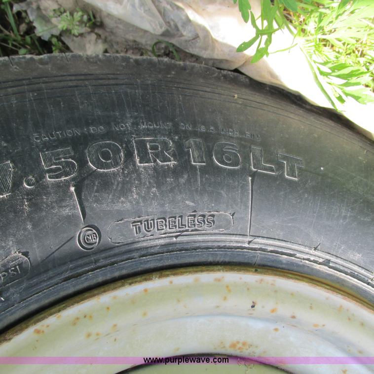 image for item G9299 2001 Coose gooseneck livestock trailer