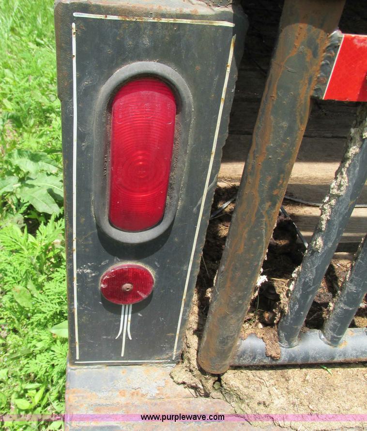 image for item G9299 2001 Coose gooseneck livestock trailer