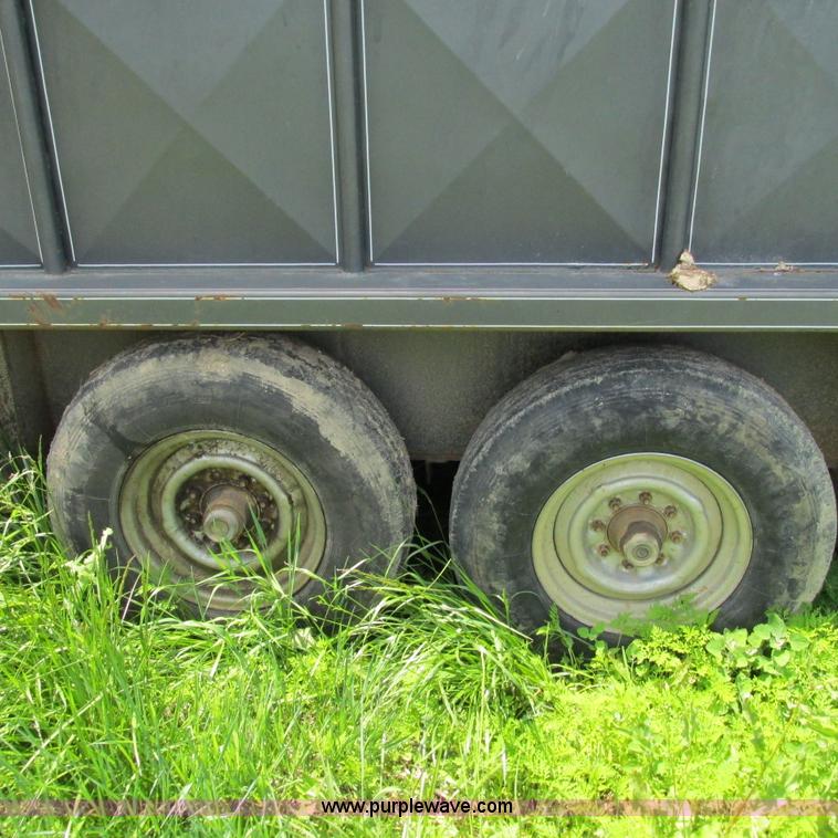 image for item G9299 2001 Coose gooseneck livestock trailer