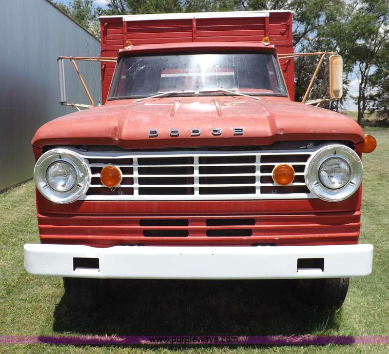 image for item H1861 1968 Dodge D500 grain truck
