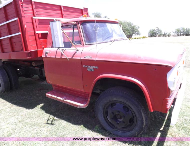image for item H1861 1968 Dodge D500 grain truck