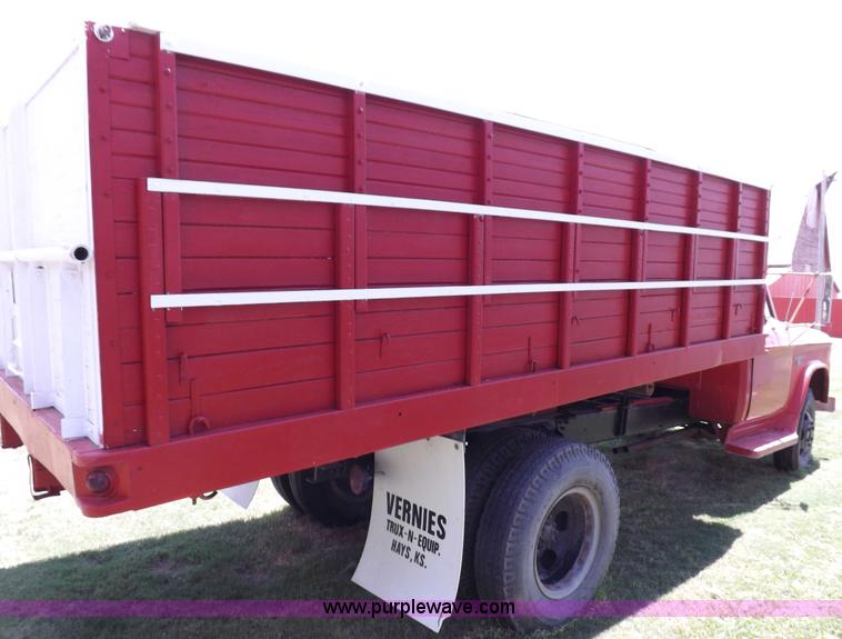 image for item H1861 1968 Dodge D500 grain truck