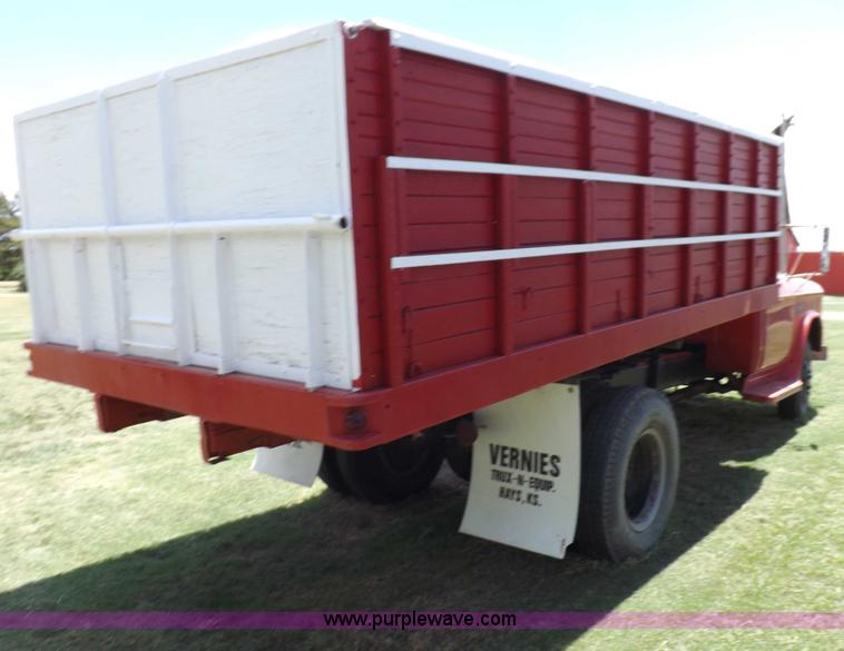 image for item H1861 1968 Dodge D500 grain truck