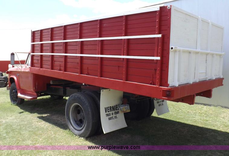 image for item H1861 1968 Dodge D500 grain truck