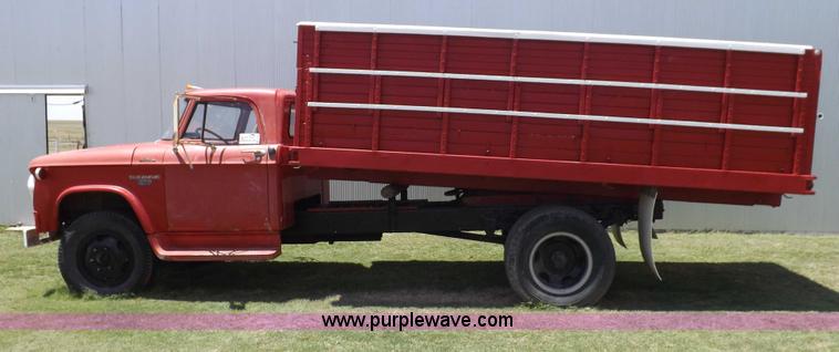 image for item H1861 1968 Dodge D500 grain truck