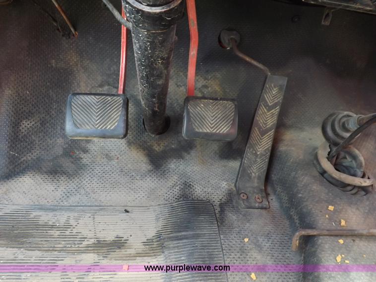 image for item H1861 1968 Dodge D500 grain truck