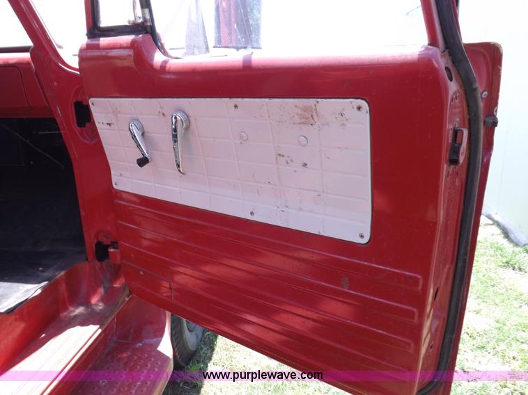 image for item H1861 1968 Dodge D500 grain truck