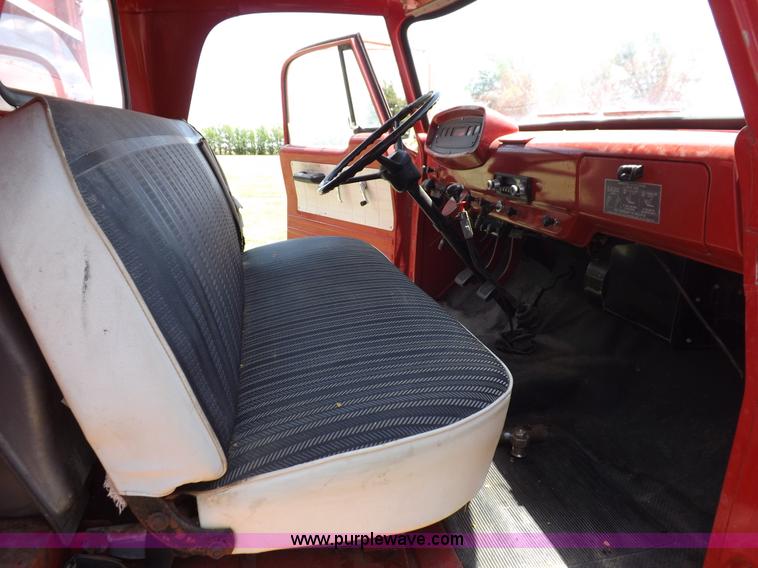 image for item H1861 1968 Dodge D500 grain truck