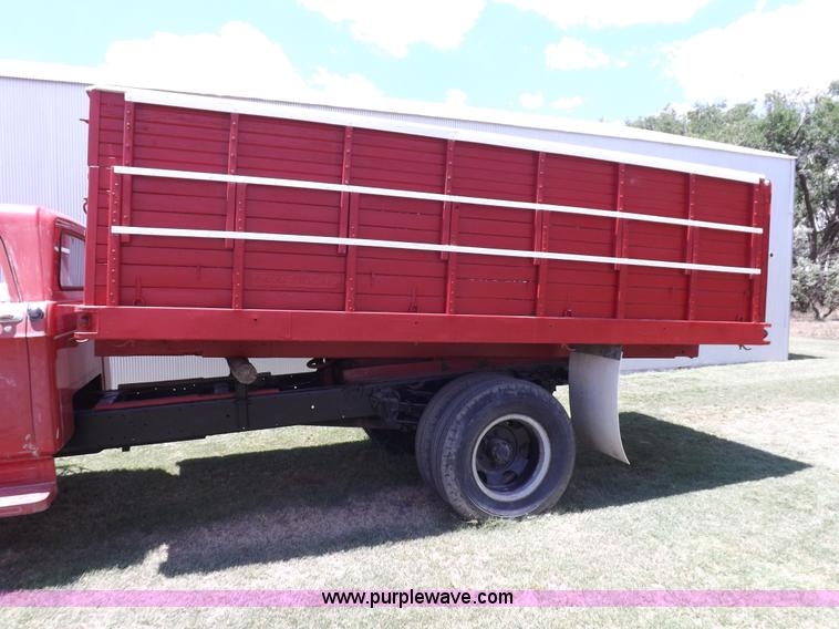 image for item H1861 1968 Dodge D500 grain truck
