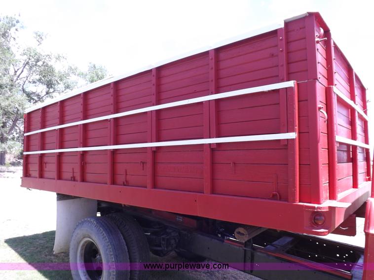 image for item H1861 1968 Dodge D500 grain truck