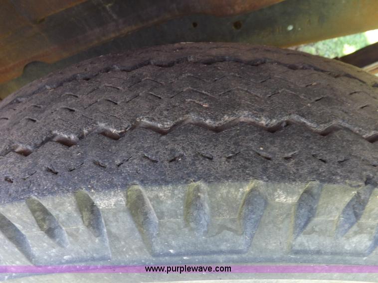 image for item H1861 1968 Dodge D500 grain truck