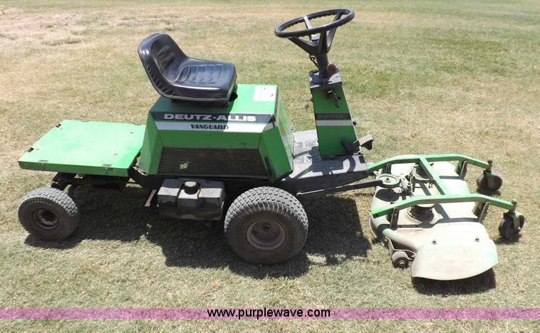 image for item H1863 Deutz Allis lawn mower