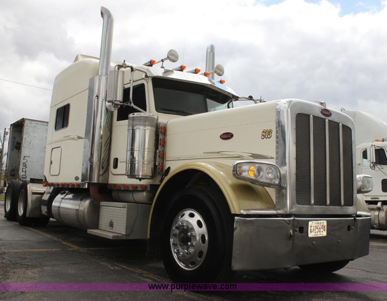 image for item H2081 2008 Peterbilt 389 semi truck