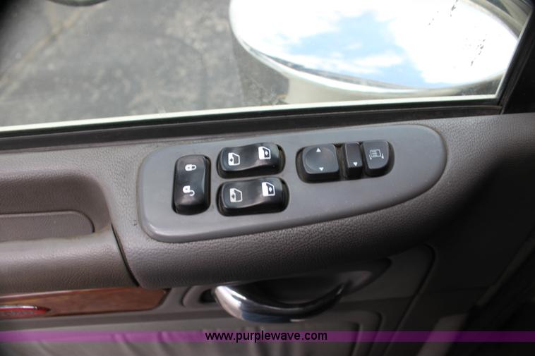 image for item H2081 2008 Peterbilt 389 semi truck