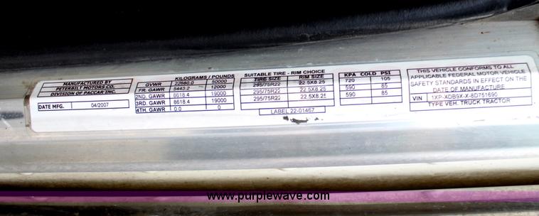 image for item H2081 2008 Peterbilt 389 semi truck