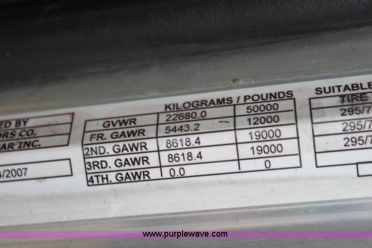 image for item H2081 2008 Peterbilt 389 semi truck