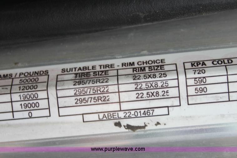 image for item H2081 2008 Peterbilt 389 semi truck