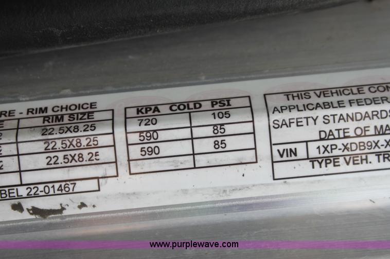 image for item H2081 2008 Peterbilt 389 semi truck