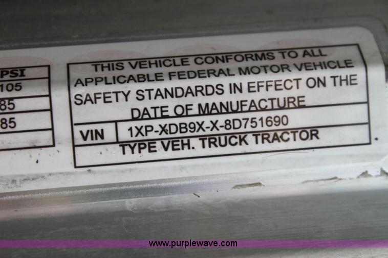 image for item H2081 2008 Peterbilt 389 semi truck