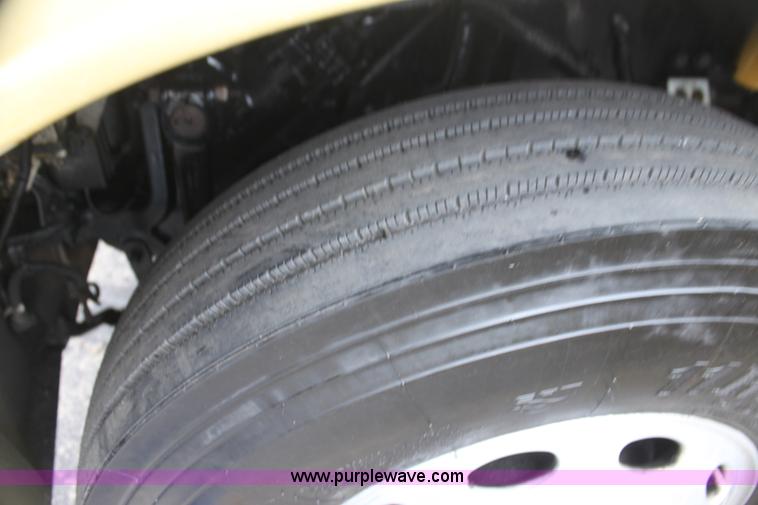 image for item H2081 2008 Peterbilt 389 semi truck