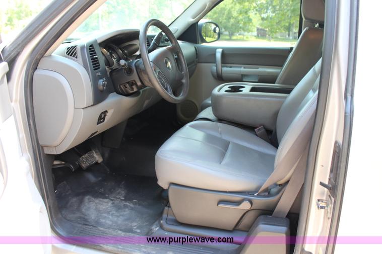 image for item H2503 2008 Chevrolet Silverado 2500HD Ext. Cab pickup truck