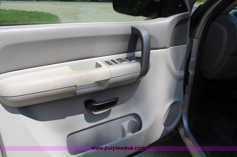 image for item H2503 2008 Chevrolet Silverado 2500HD Ext. Cab pickup truck
