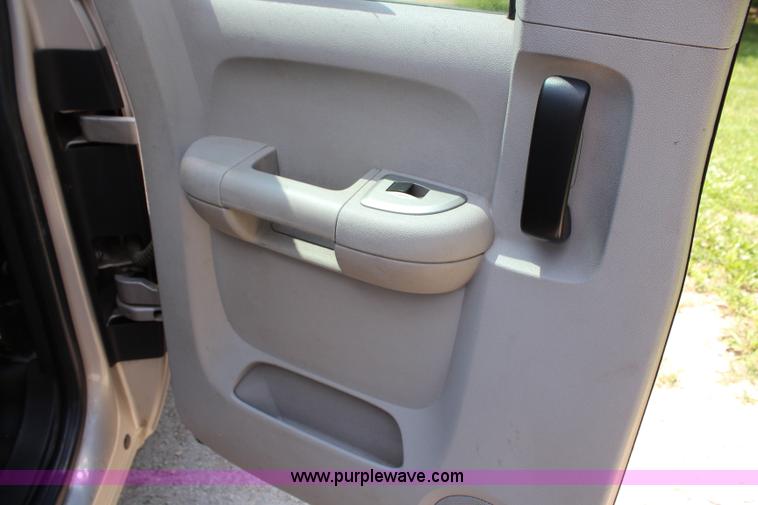 image for item H2503 2008 Chevrolet Silverado 2500HD Ext. Cab pickup truck