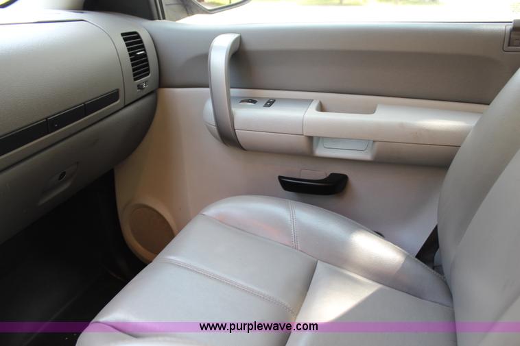 image for item H2503 2008 Chevrolet Silverado 2500HD Ext. Cab pickup truck