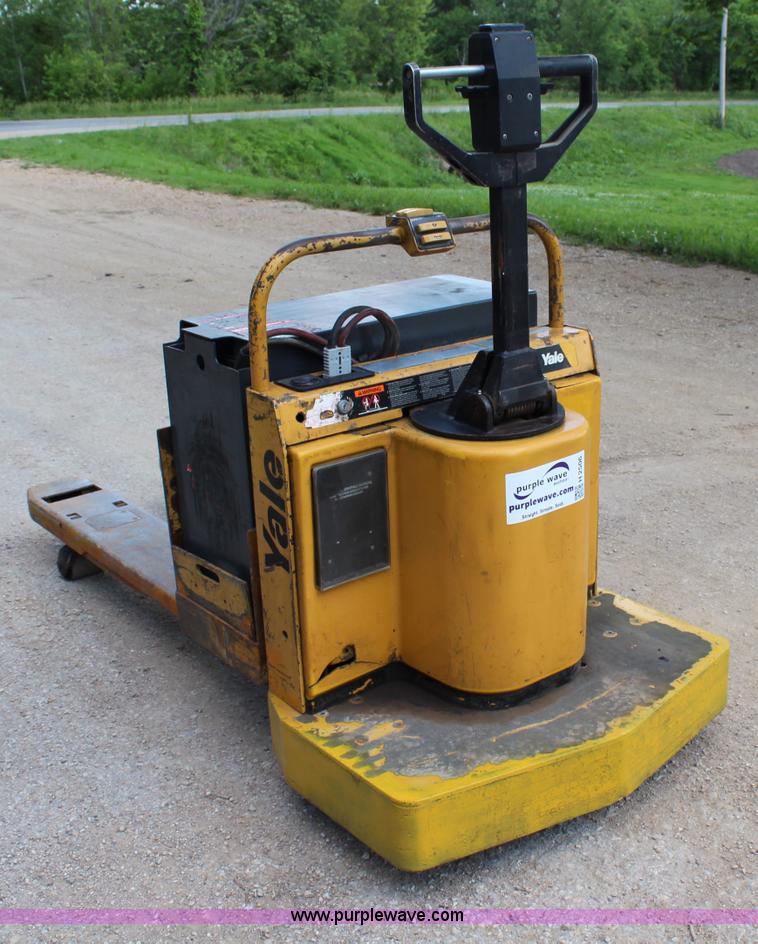 image for item H2506 Yale electric pallet jack