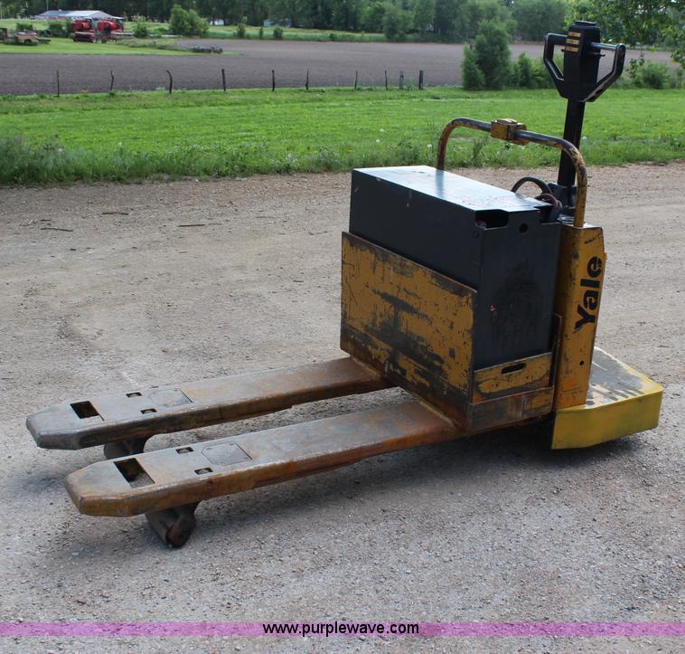 image for item H2506 Yale electric pallet jack