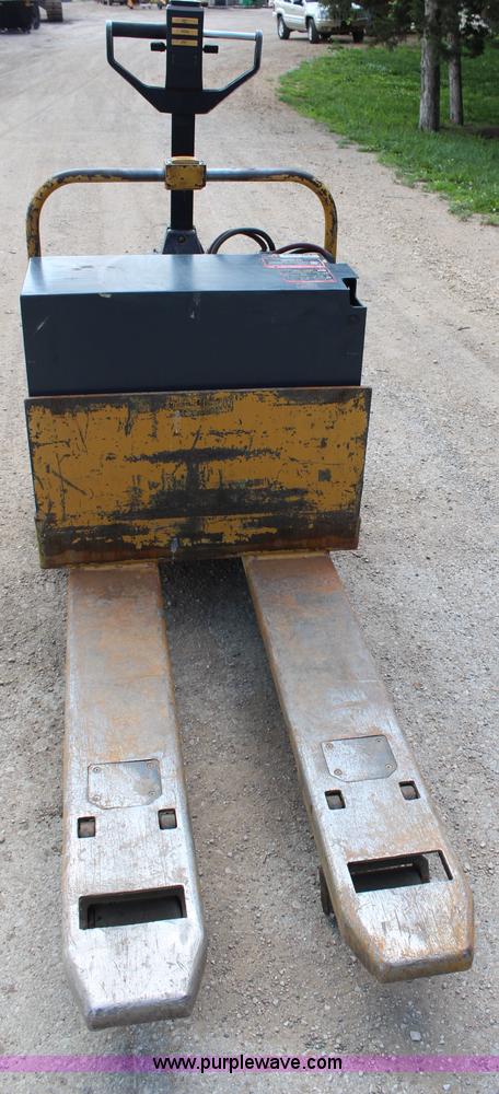 image for item H2506 Yale electric pallet jack