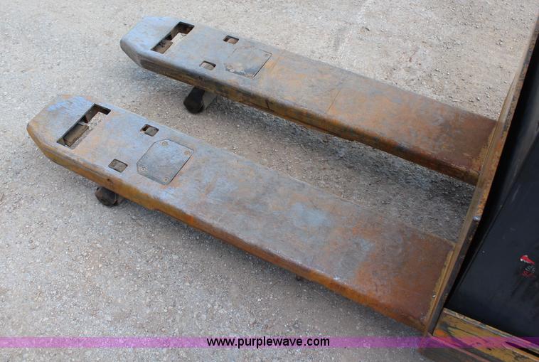 image for item H2506 Yale electric pallet jack