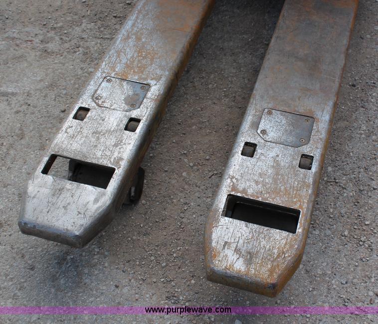 image for item H2506 Yale electric pallet jack