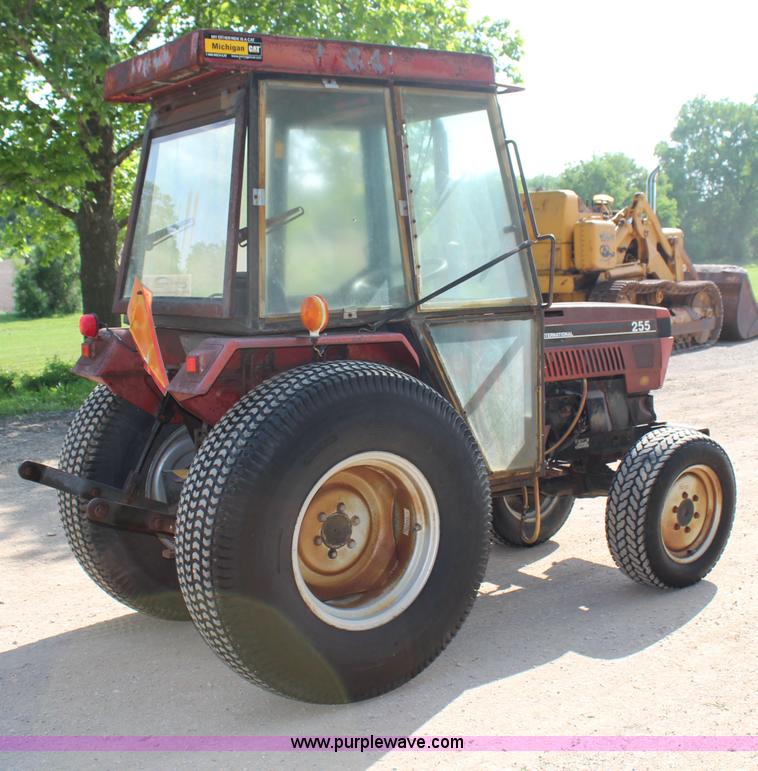image for item H2513 1980 Case IH 255 MFWD tractor
