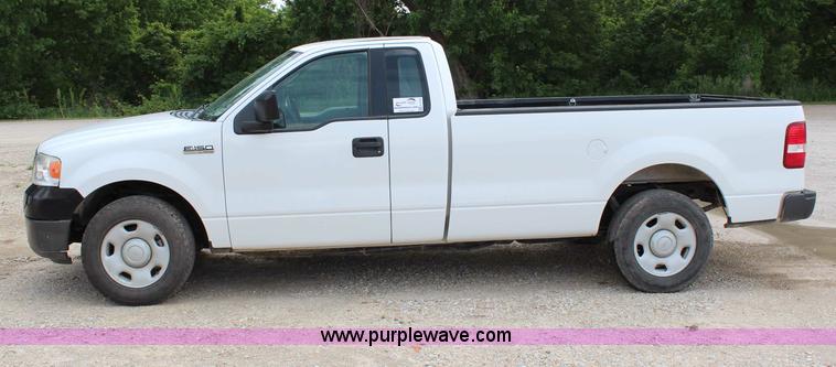image for item H2720 2006 Ford F150 XL pickup truck