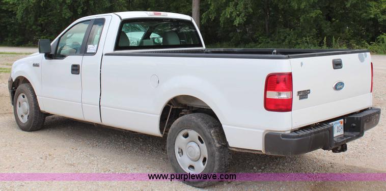 image for item H2720 2006 Ford F150 XL pickup truck