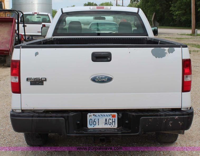 image for item H2720 2006 Ford F150 XL pickup truck