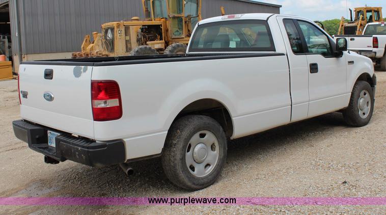 image for item H2720 2006 Ford F150 XL pickup truck