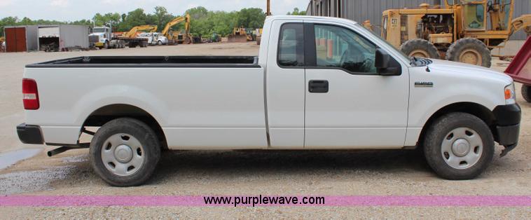 image for item H2720 2006 Ford F150 XL pickup truck
